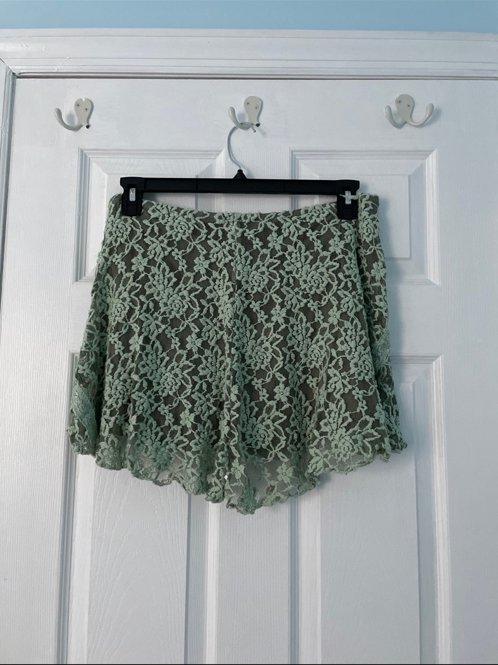 Kimchi Blue Karina Lace mini skirt NWOT - Picture 5 of 5